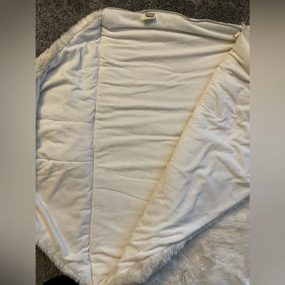 Pottery barn teen fur sleeping bag - Picture 3 of 7